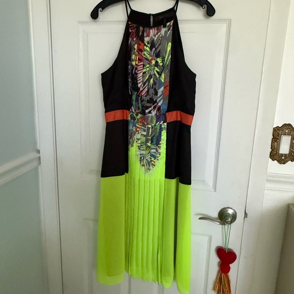 BCBGMaxAzria Black and Neon Green Floral Dress size 6 NWOT - Picture 9 of 10